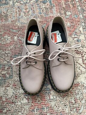 Lace-Up Women’s Shoes in Light Taupe